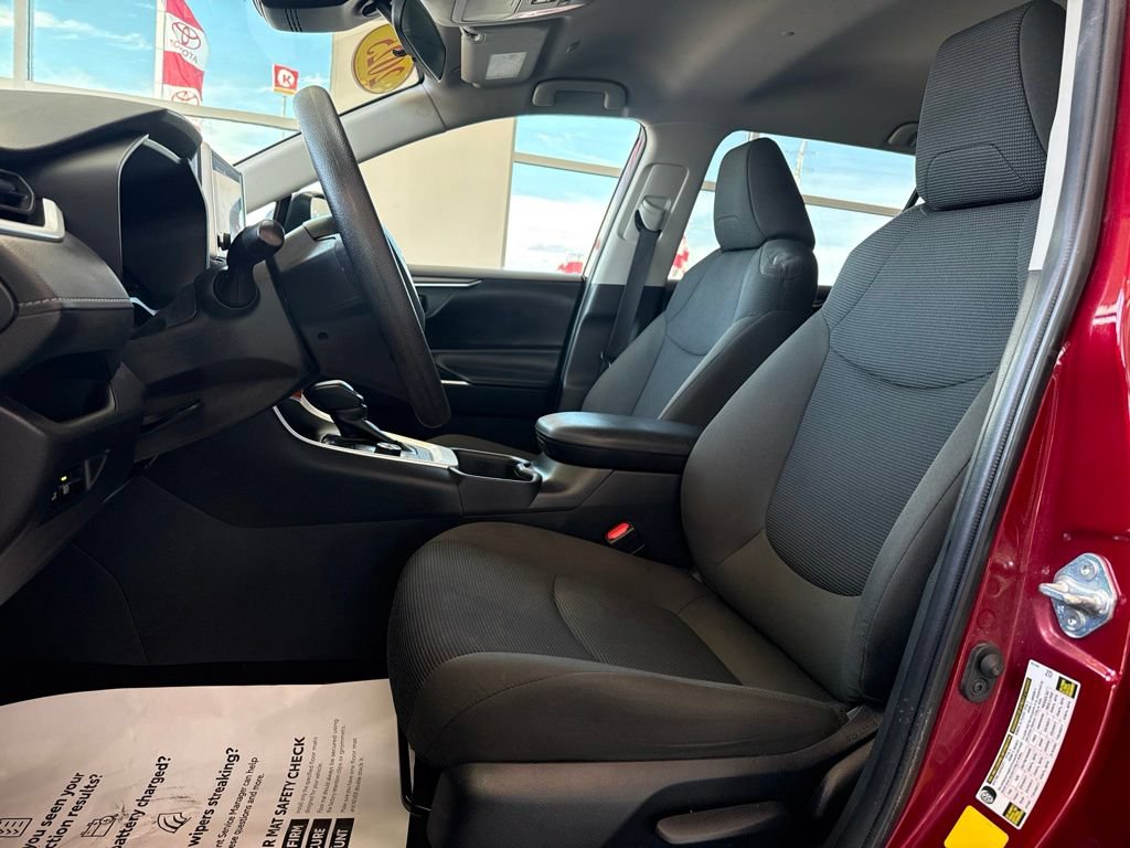 Used 2025 Toyota RAV4 LE AWD/4WD image 19