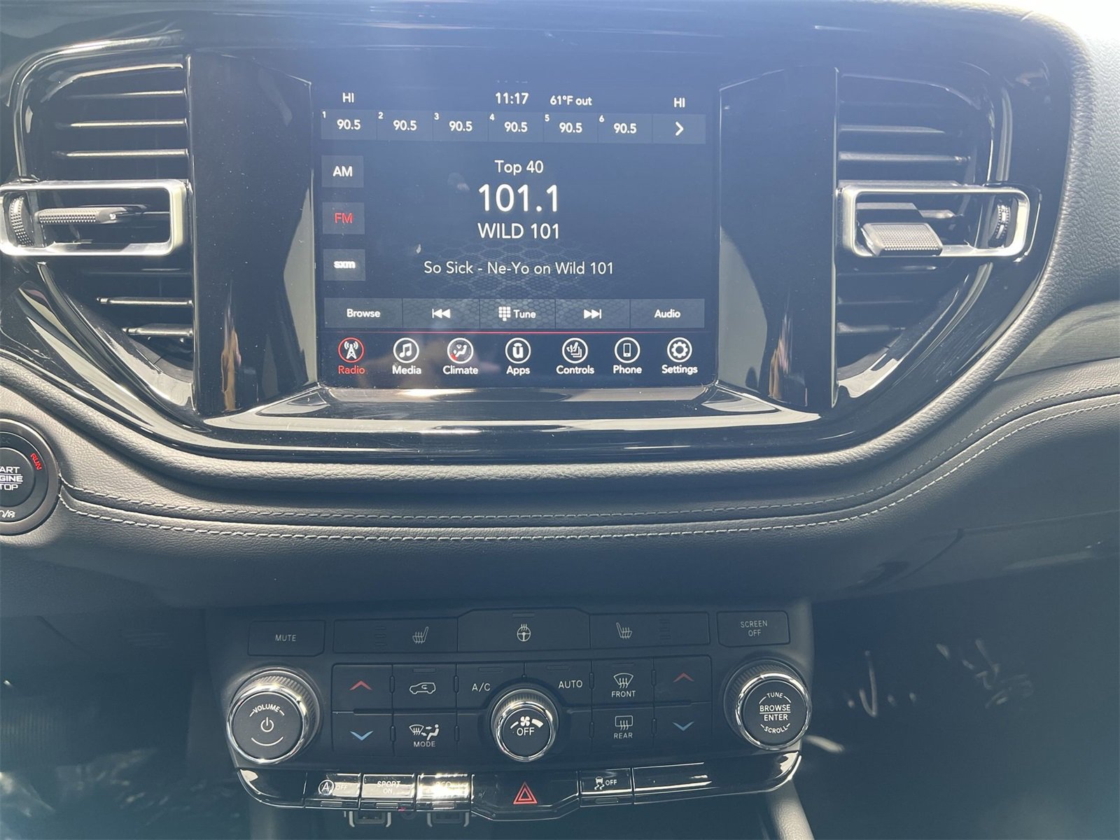 Used 2024 Dodge Durango SXT image 16