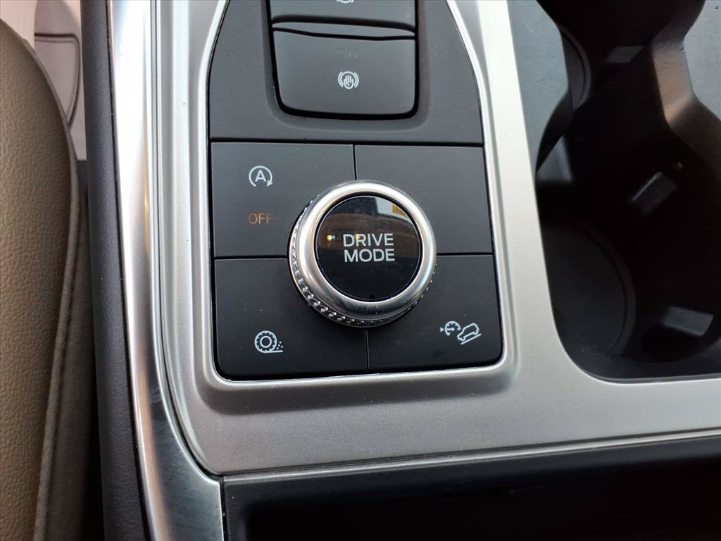 Used 2020 Ford Explorer XLT w/ Equipment Group 202A AWD/4WD image 20