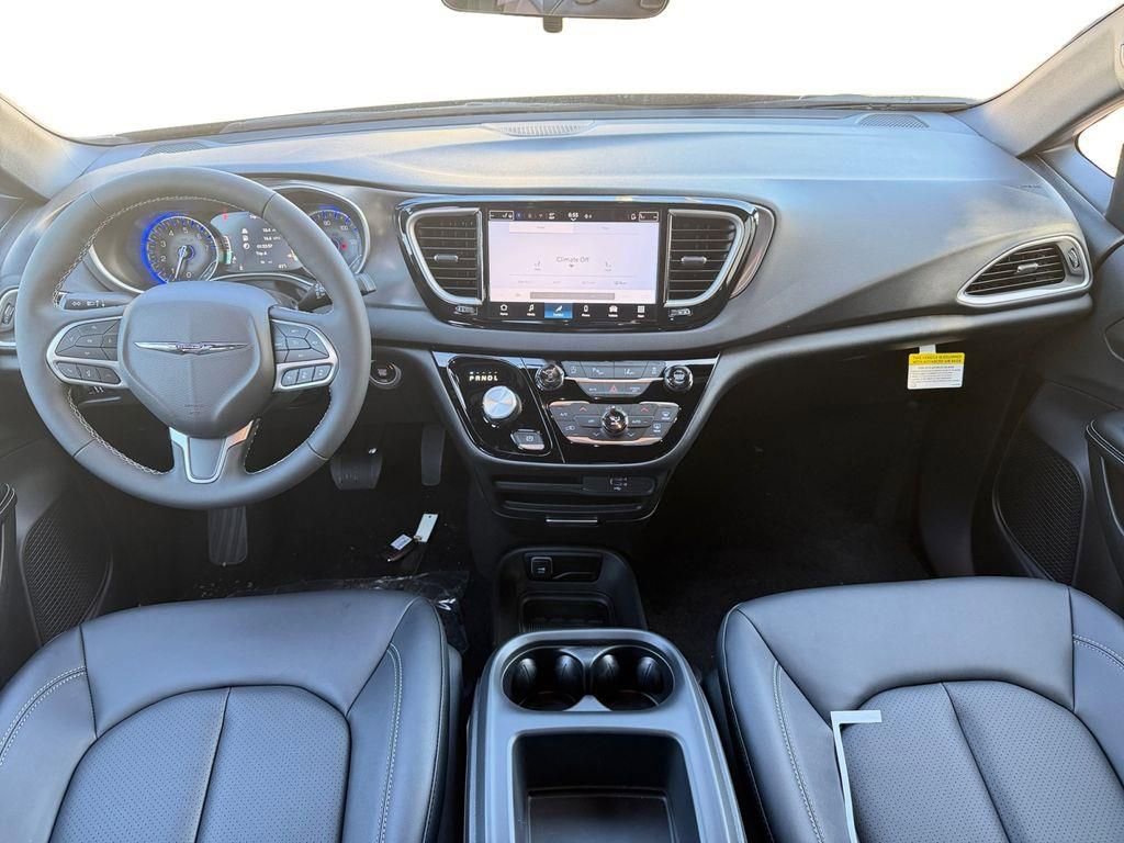 New 2026 Chrysler Voyager LX image 10