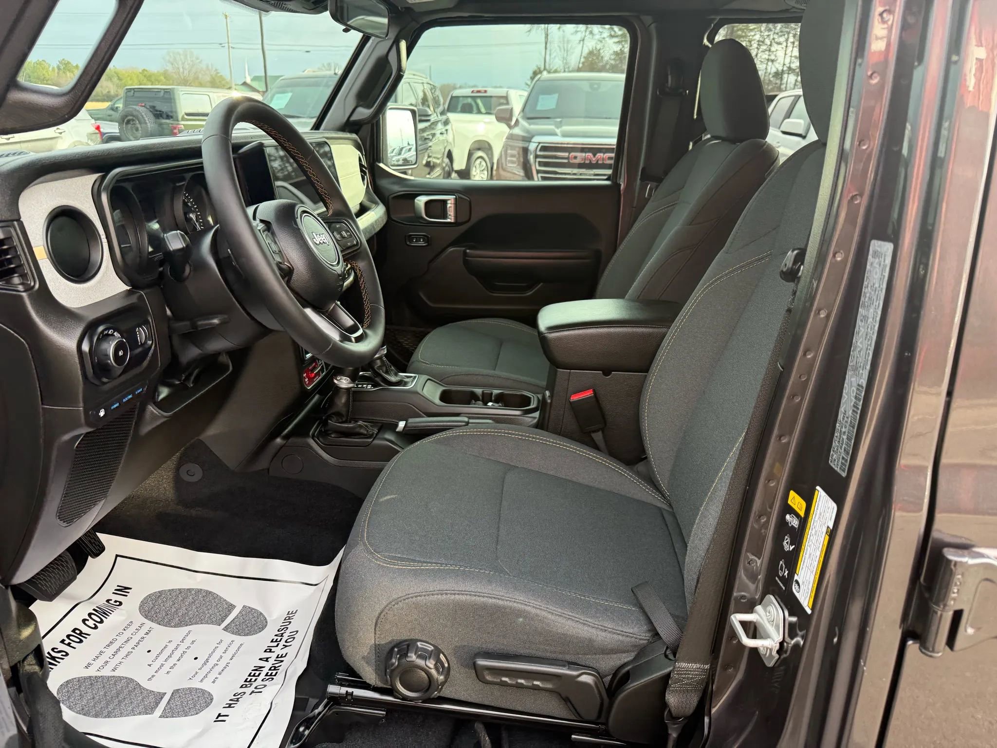 Used 2024 Jeep Wrangler Unlimited image 7