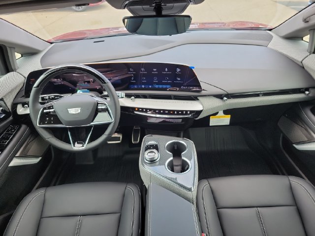 New 2027 Cadillac Optiq Luxury w/ LPO, Floor Liner Package AWD/4WD image 8