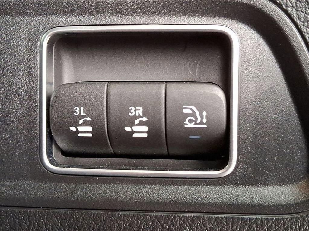 Used 2023 Mercedes-Benz GLS 450 4MATIC image 31