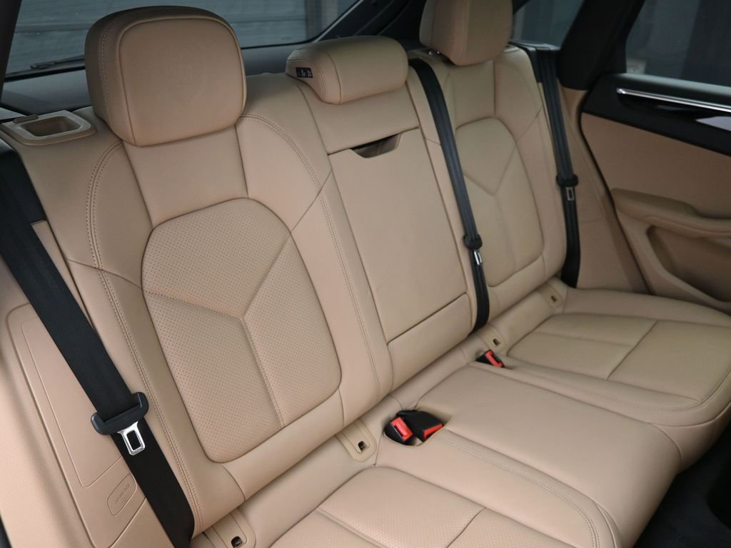 Certified 2023 Porsche Macan AWD/4WD image 27