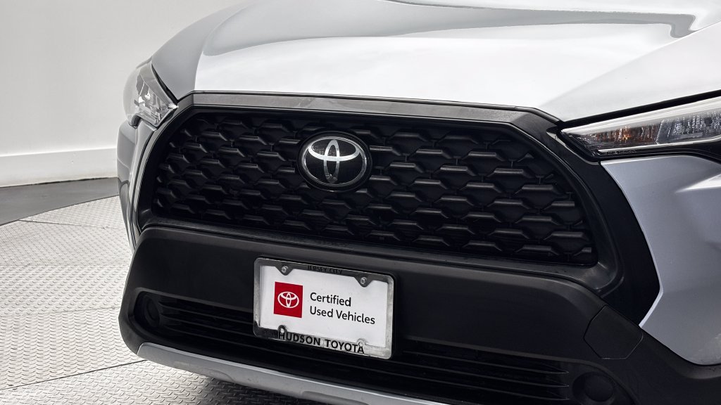 Certified 2025 Toyota Corolla Cross LE FWD image 2