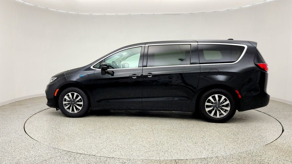 Used 2022 Chrysler Pacifica Touring-L FWD image 8
