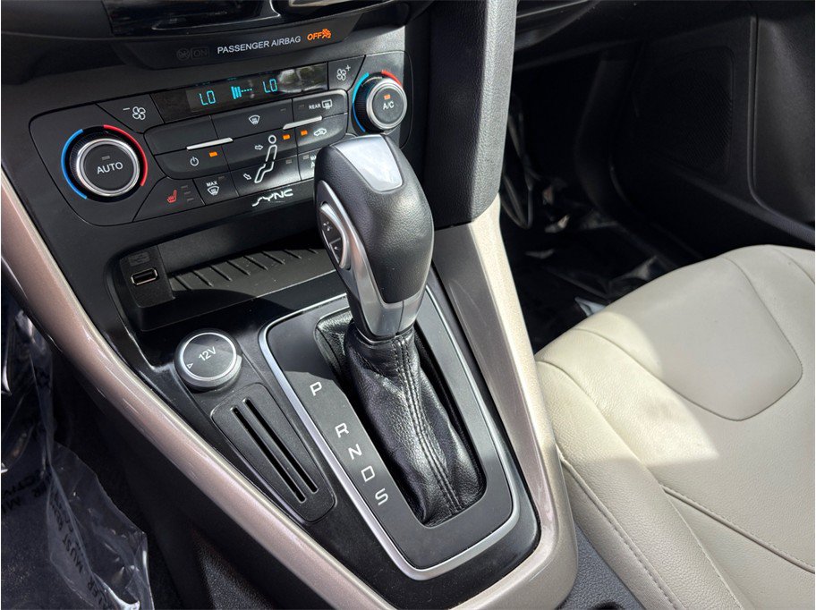 Used 2015 Ford Focus Titanium FWD image 31