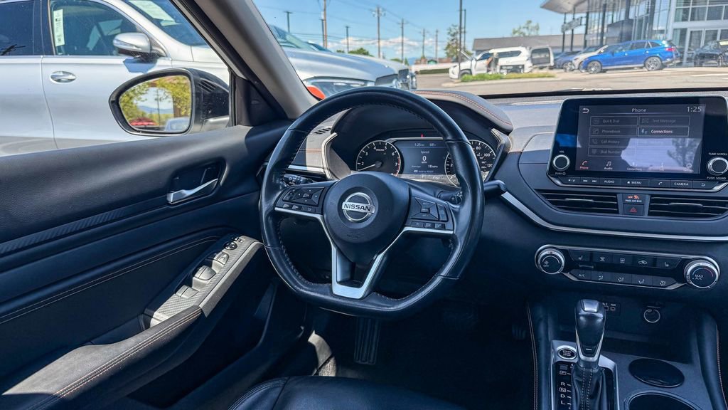 Used 2022 Nissan Altima 2.5 SR w/ Midnight Edition Package FWD image 15