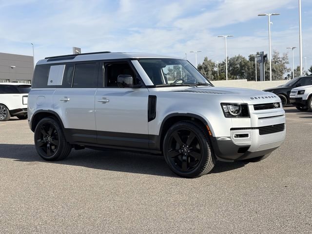 Used 2023 Land Rover Defender 110 SE image 4