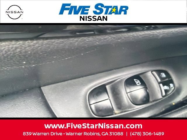Used 2017 Nissan Rogue SV AWD/4WD image 18