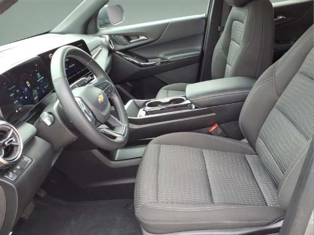 Used 2025 Chevrolet Equinox LT FWD image 11