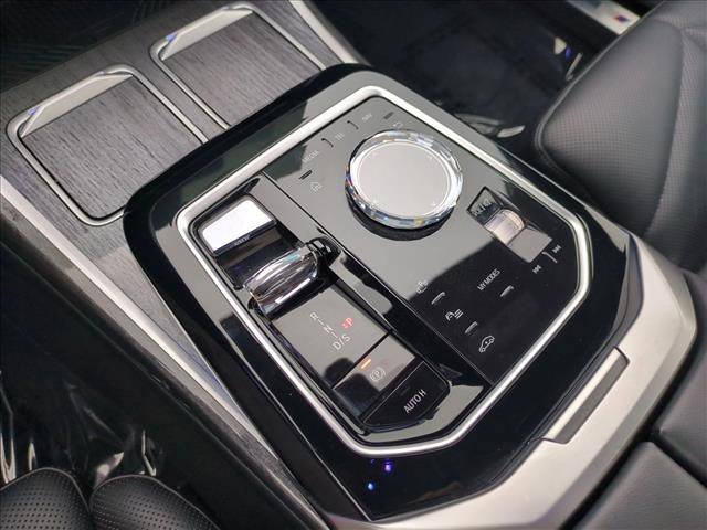 Used 2023 BMW 740i w/ Parking Assistance Package RWD image 12