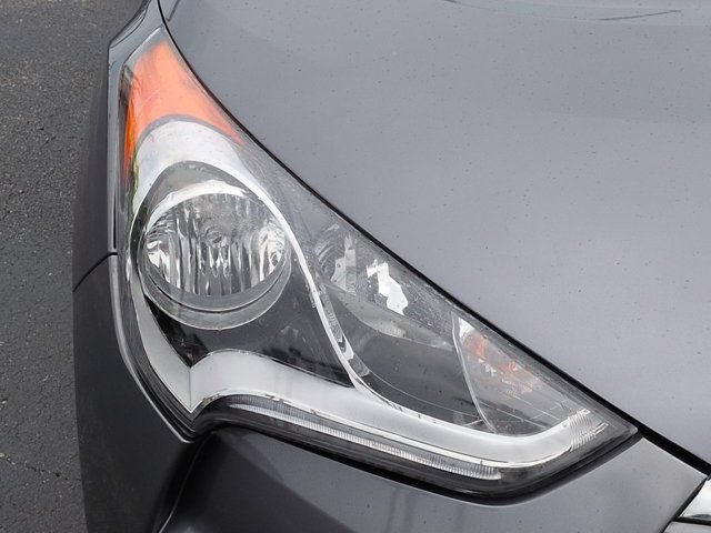 Used 2017 Hyundai Veloster FWD image 10