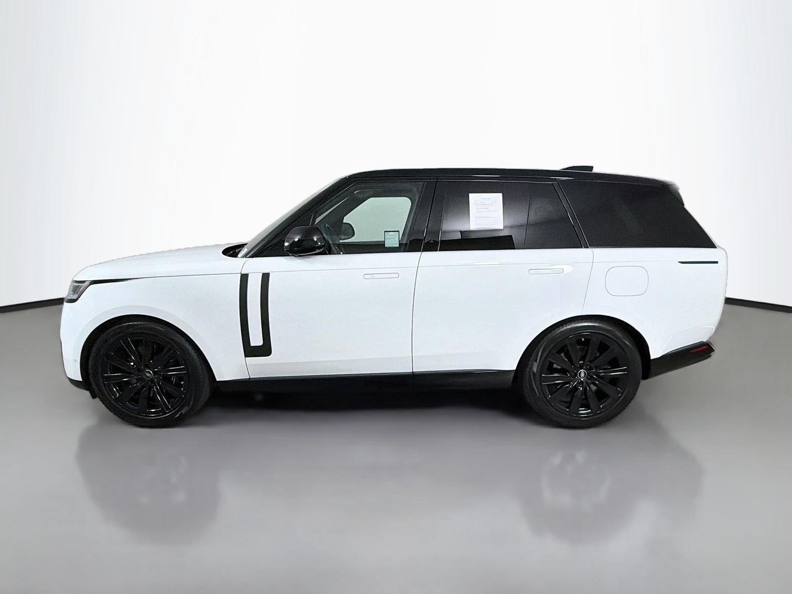 Certified 2025 Land Rover Range Rover SE AWD/4WD image 2