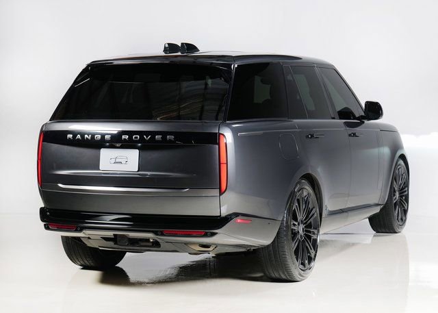 Used 2025 Land Rover Range Rover SE image 2