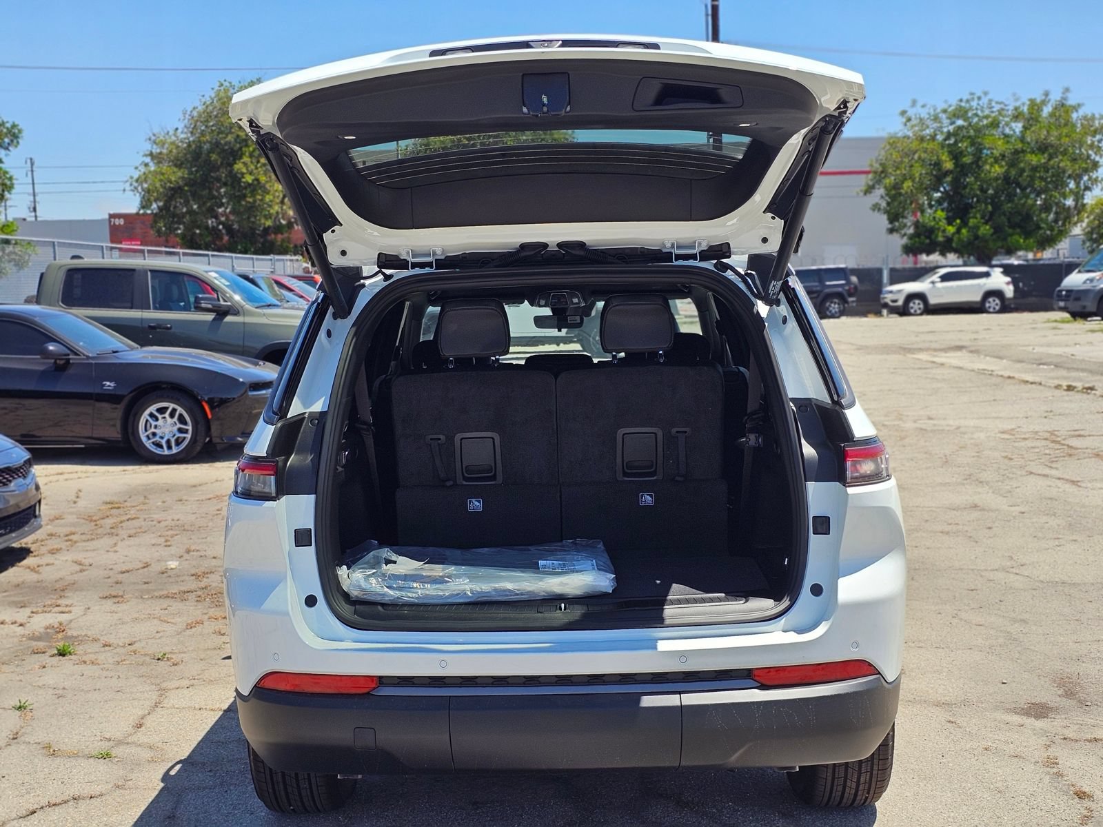 New 2026 Jeep Grand Cherokee L Altitude RWD image 7