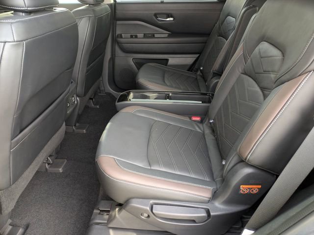 Used 2022 Nissan Pathfinder Platinum w/ Cargo Package image 33