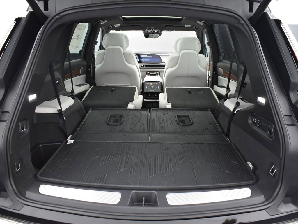 New 2026 Cadillac Vistiq Luxury w/ LPO, Floor Liner Package image 35