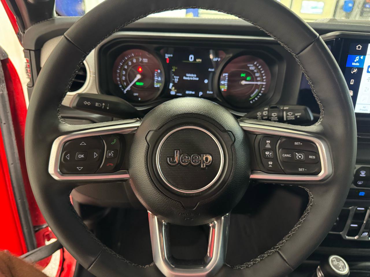 Used 2025 Jeep Wrangler Sahara w/ Safety Group AWD/4WD image 24