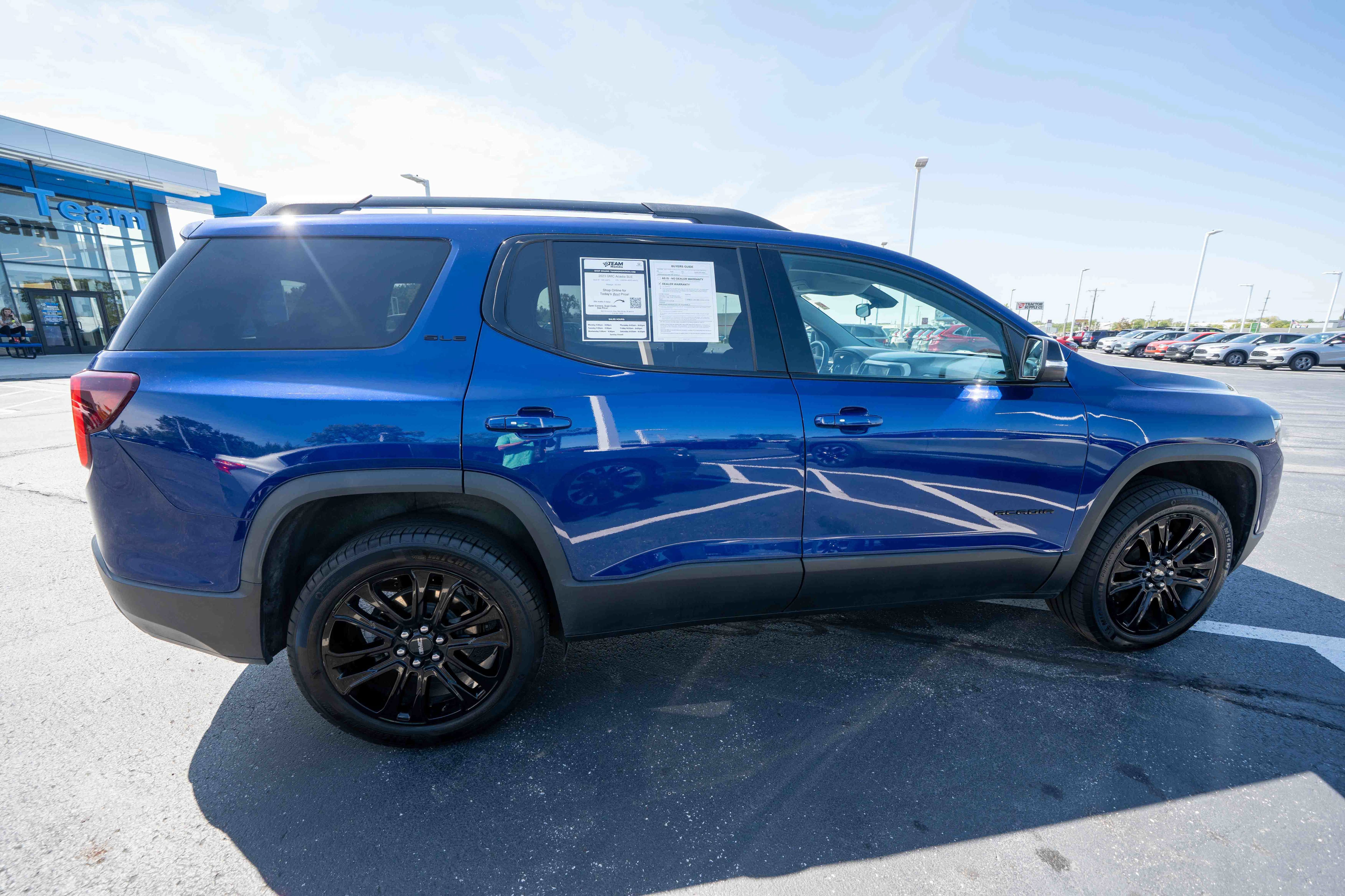 Used 2023 GMC Acadia SLE w/ Elevation Edition FWD image 6