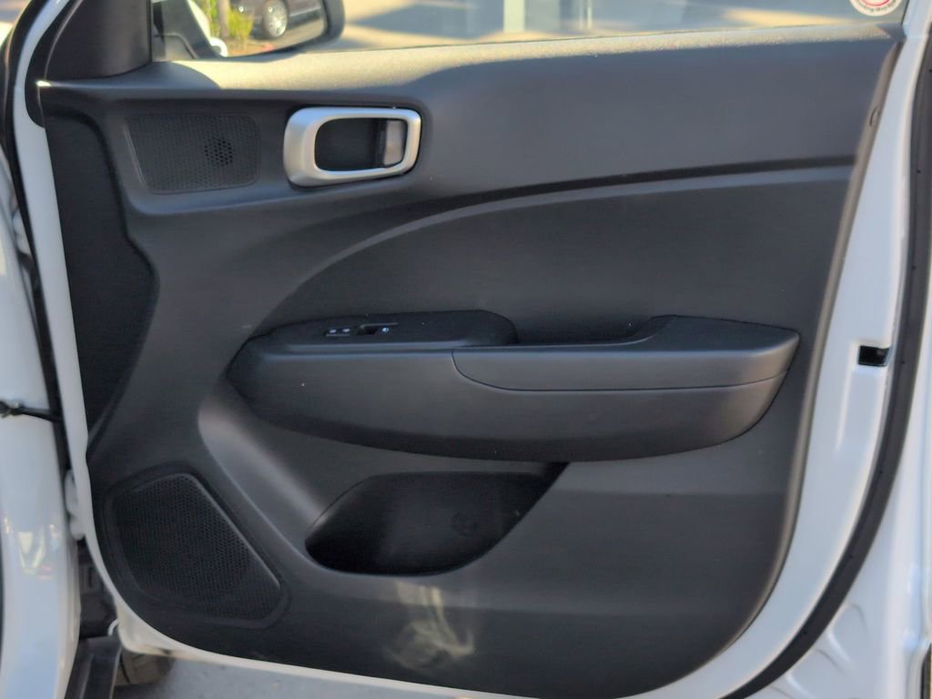 Used 2025 Hyundai Venue SEL FWD image 33