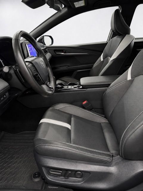 Used 2026 Toyota Camry SE FWD image 15