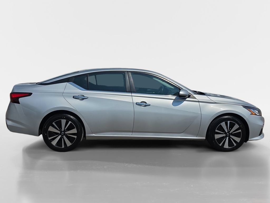 Used 2022 Nissan Altima 2.5 SV FWD image 6