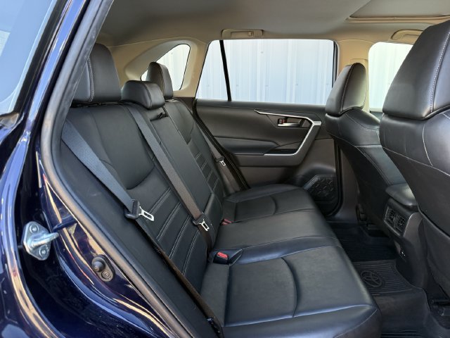 Used 2021 Toyota RAV4 XLE Premium AWD/4WD image 32