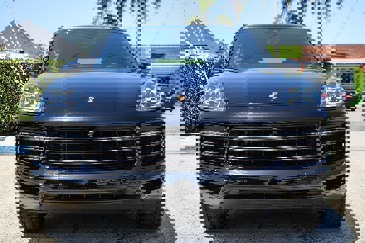 Used 2023 Porsche Cayenne Platinum Edition image 10