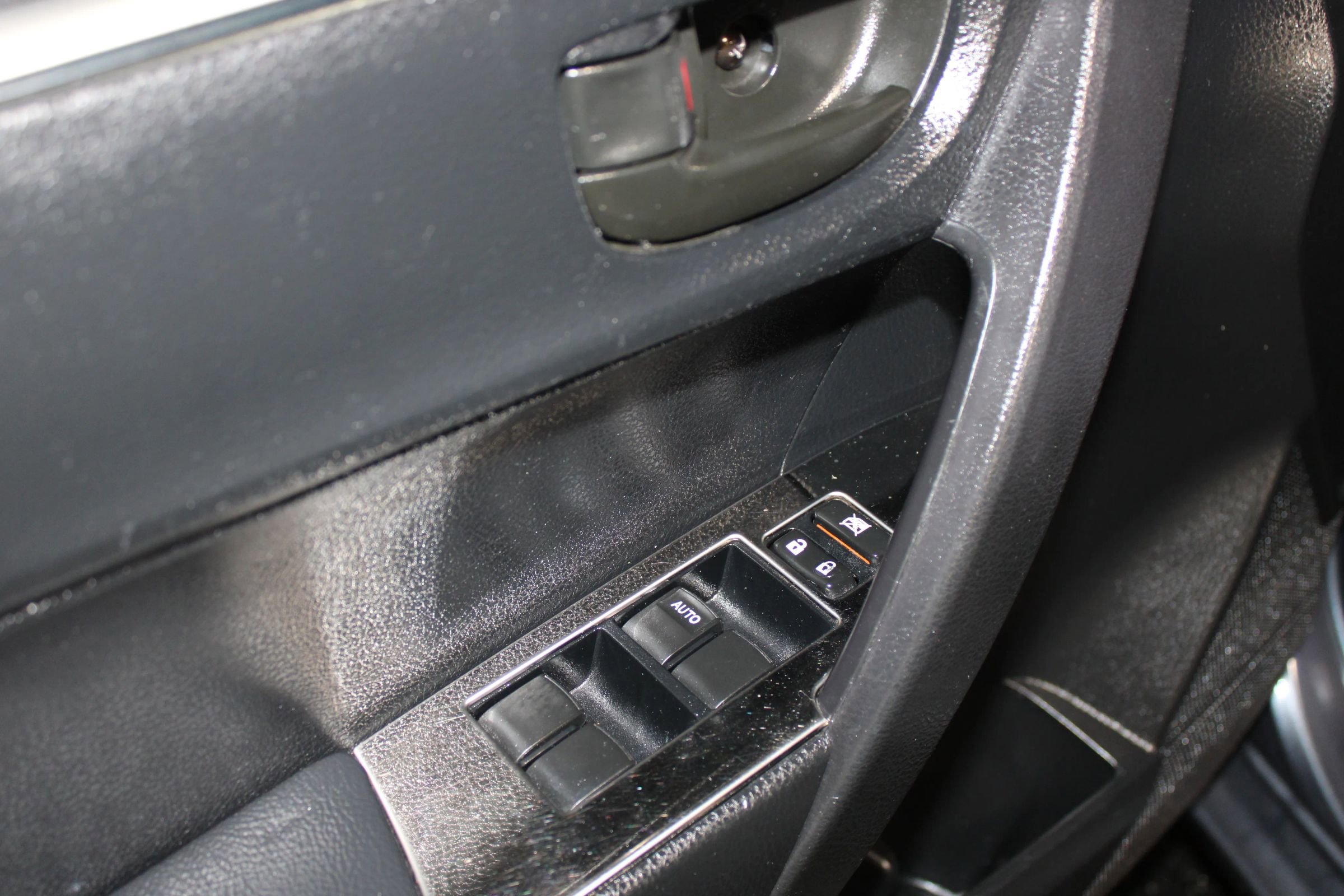 Used 2015 Toyota Corolla L FWD image 9