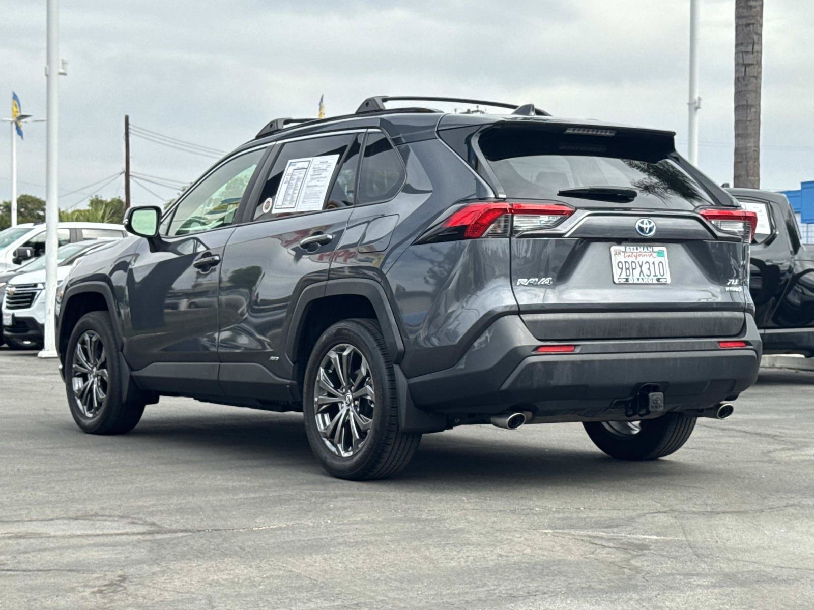 Used 2022 Toyota RAV4 XLE Premium AWD/4WD image 7