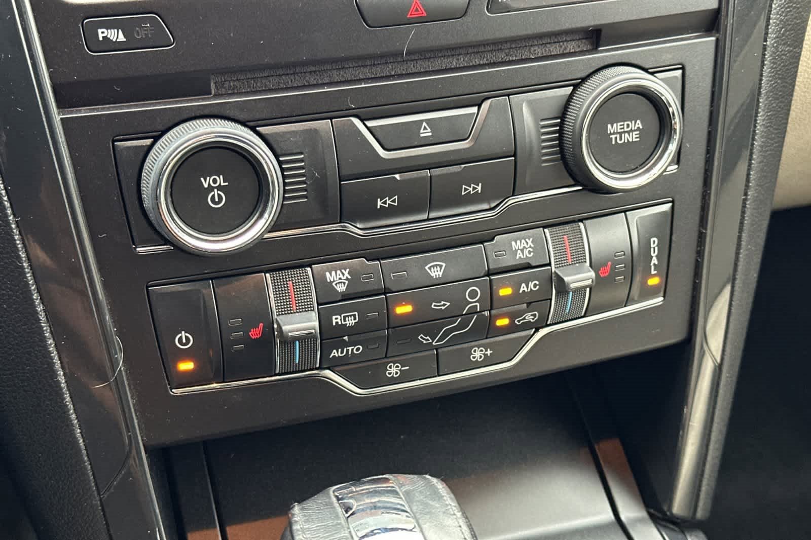 Used 2018 Ford Explorer XLT w/ Equipment Group 202A image 23