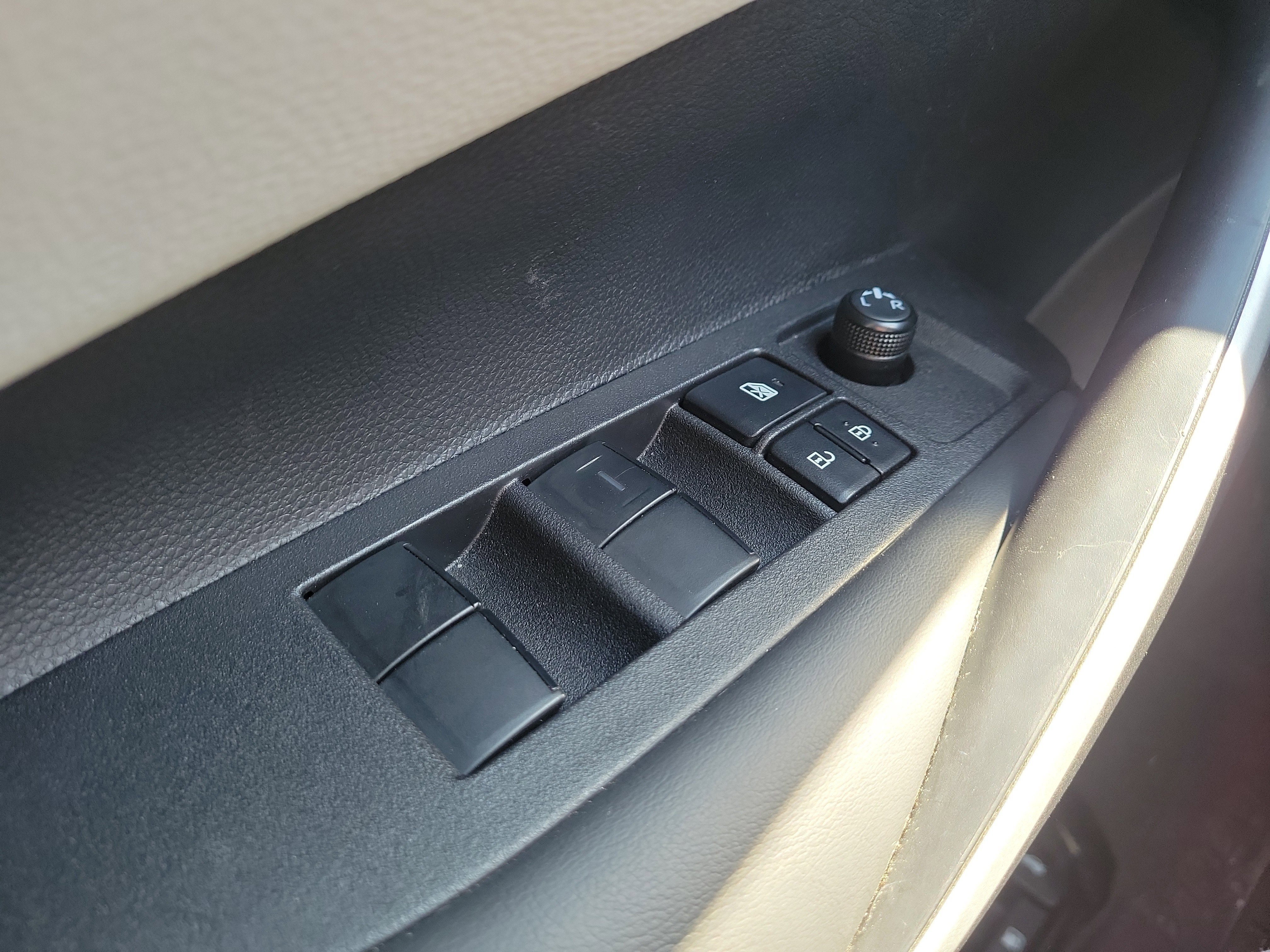 Used 2025 Toyota Corolla SE w/ SE Premium Package image 20