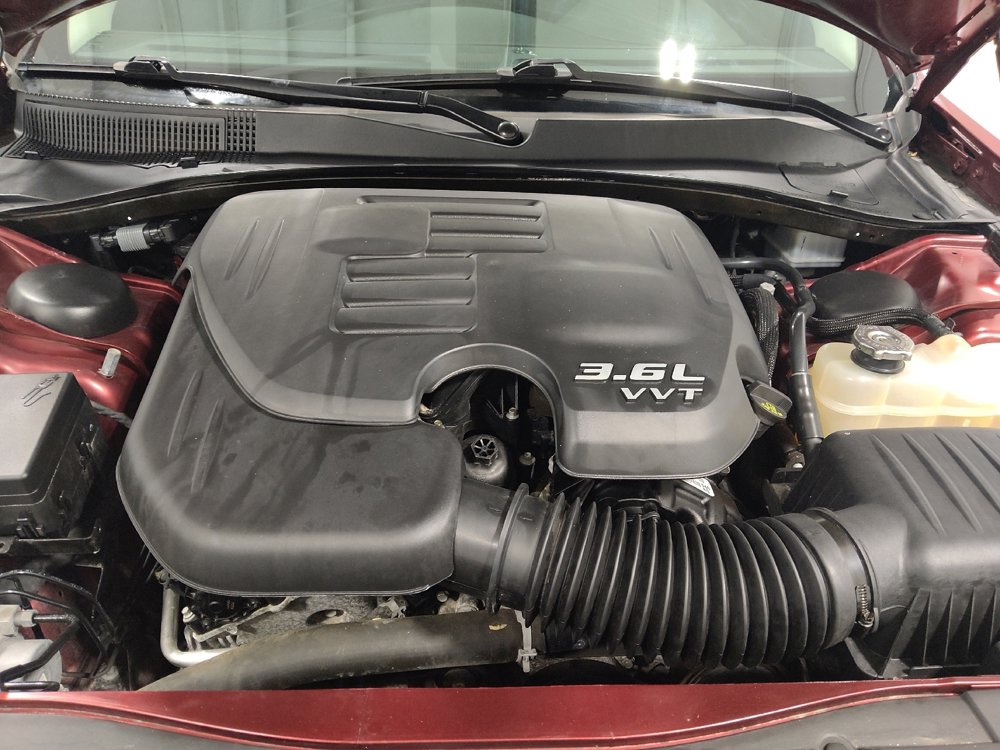 Used 2017 Chrysler 300 C image 30