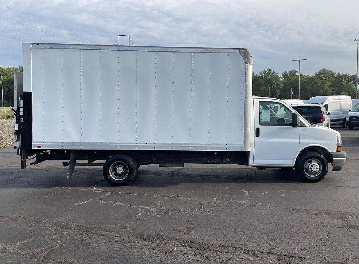 Used 2021 Chevrolet Express 4500 Extended w/ Power Convenience Package RWD image 6