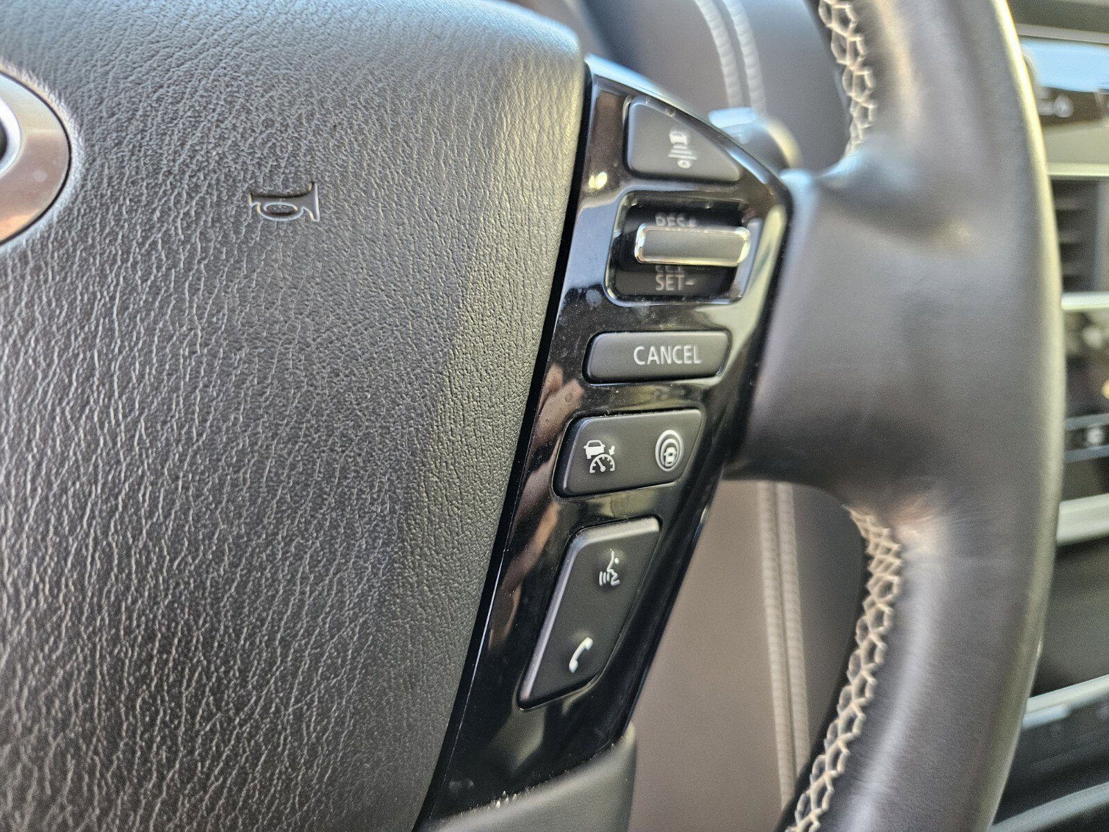 Used 2023 INFINITI QX80 Premium Select w/ All-Season Package image 27