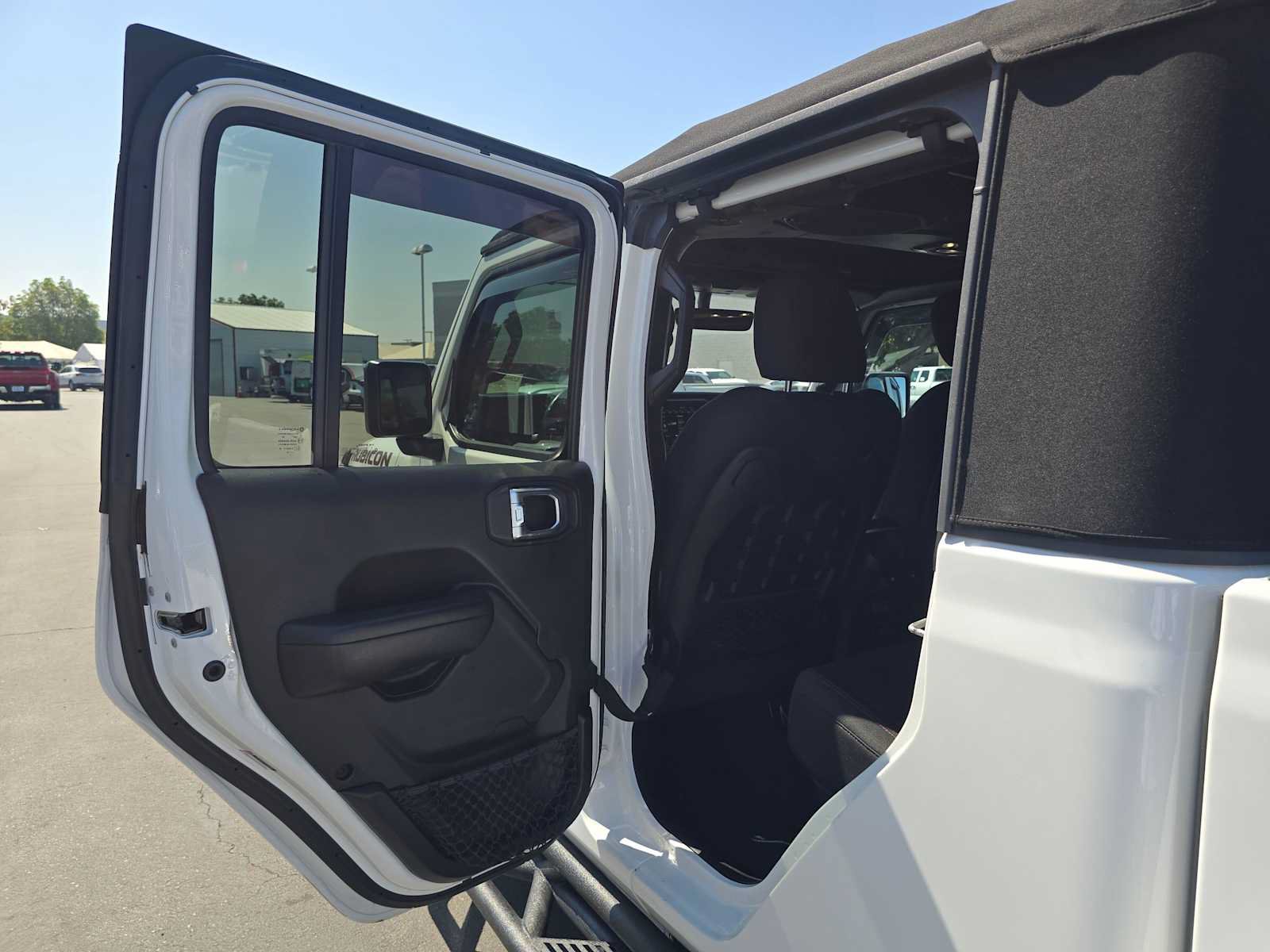 Used 2020 Jeep Gladiator Rubicon AWD/4WD image 16