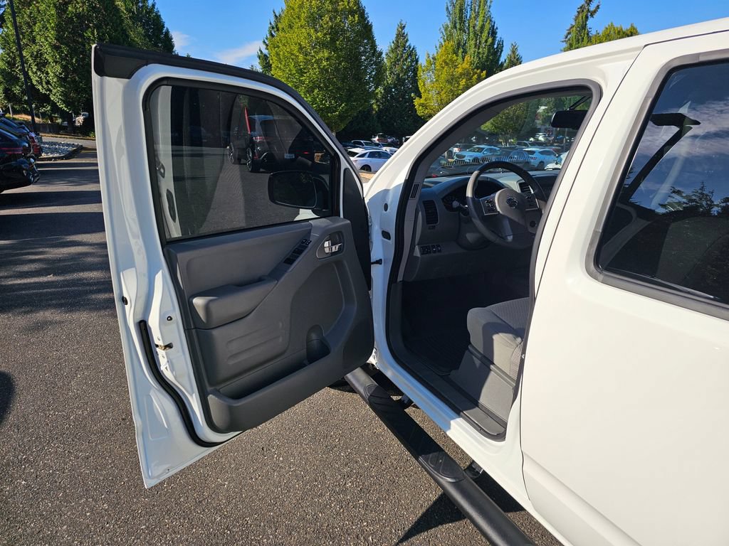 Used 2021 Nissan Frontier SV w/ Midnight Edition Floor Mats AWD/4WD image 18