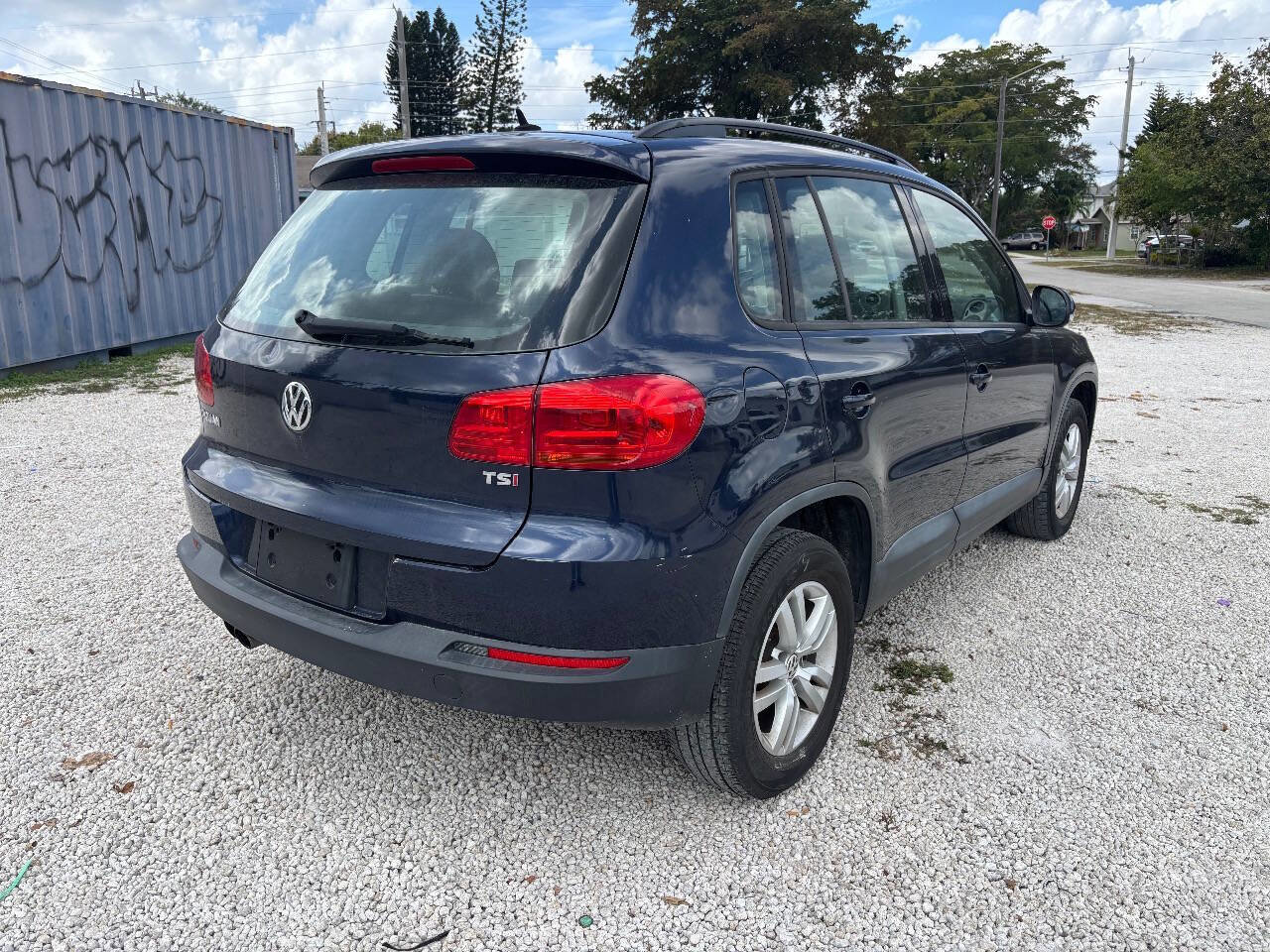 Used 2016 Volkswagen Tiguan S image 7