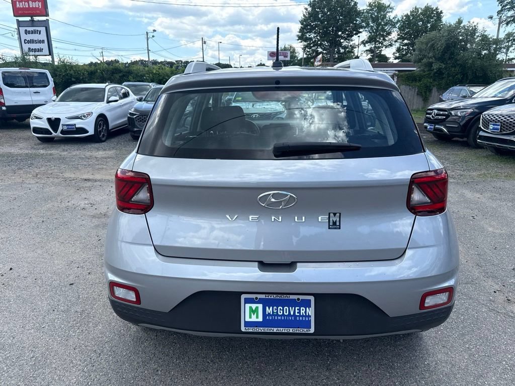 Used 2025 Hyundai Venue SEL FWD image 6
