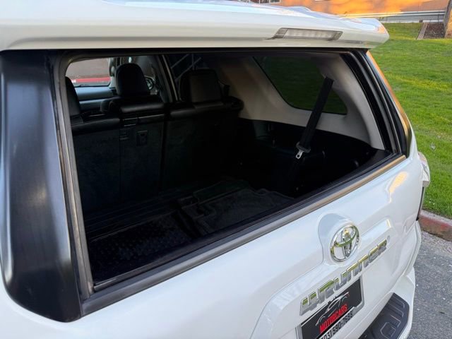 Used 2015 Toyota 4Runner SR5 Premium image 33