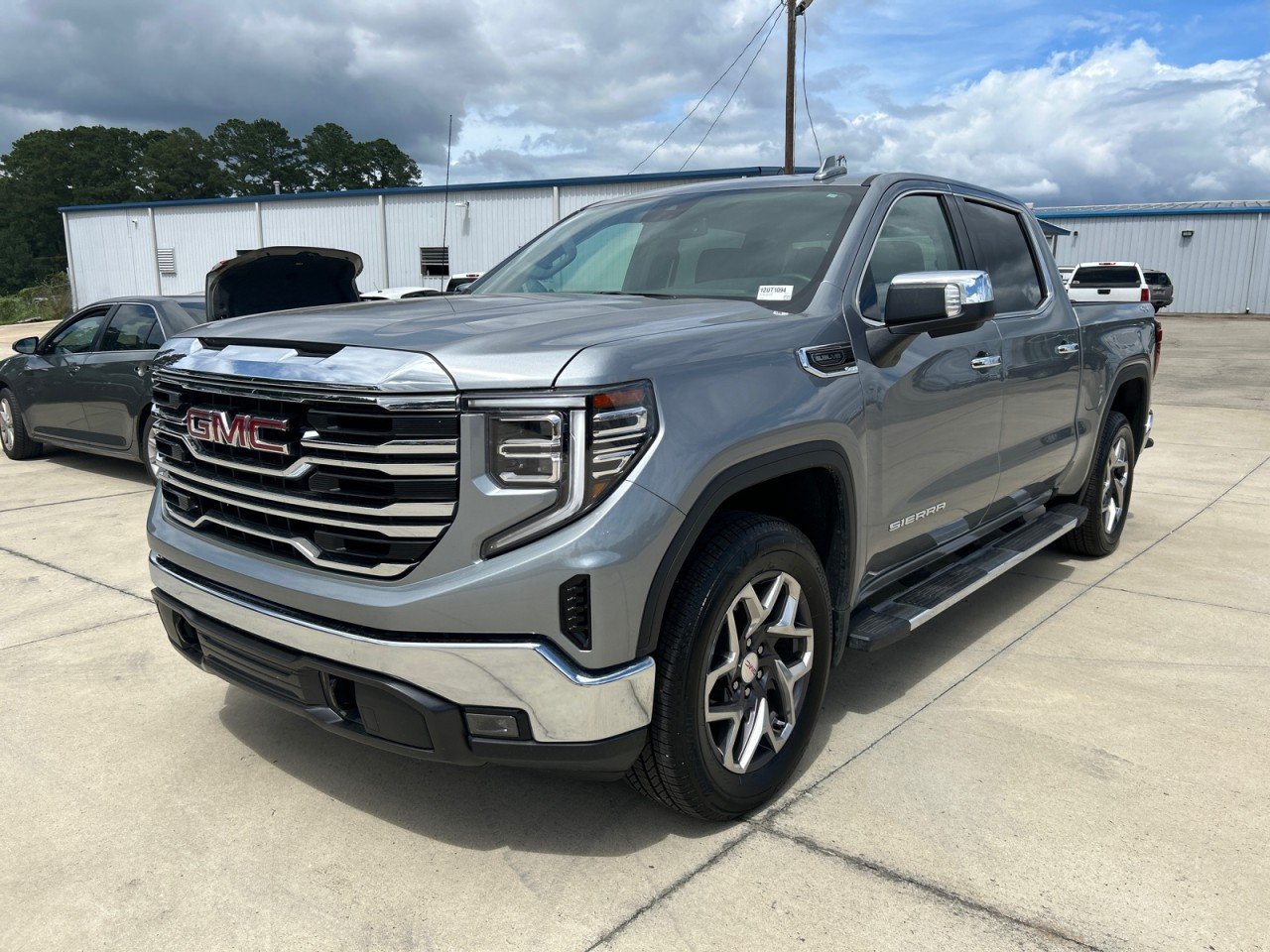 Used 2025 GMC Sierra 1500 SLT w/ SLT Premium Package AWD/4WD image 1