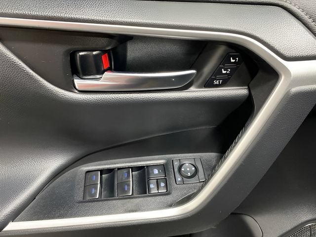 Used 2022 Toyota RAV4 Limited AWD/4WD image 10