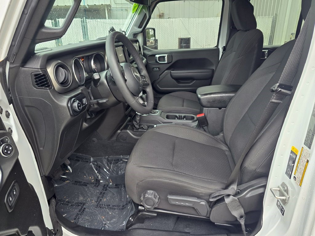 Used 2023 Jeep Gladiator Sport AWD/4WD image 17