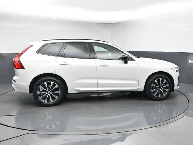 Used 2024 Volvo XC60 B5 Plus w/ Protection Package Premier AWD/4WD image 9