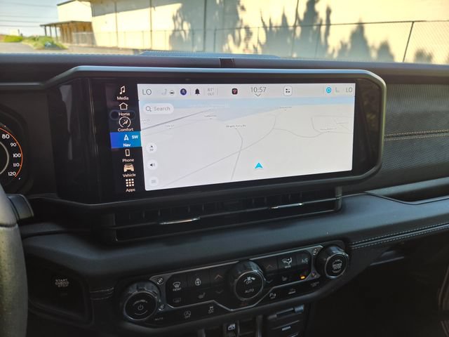 Used 2024 Jeep Gladiator Mojave w/ Technology Group AWD/4WD image 18
