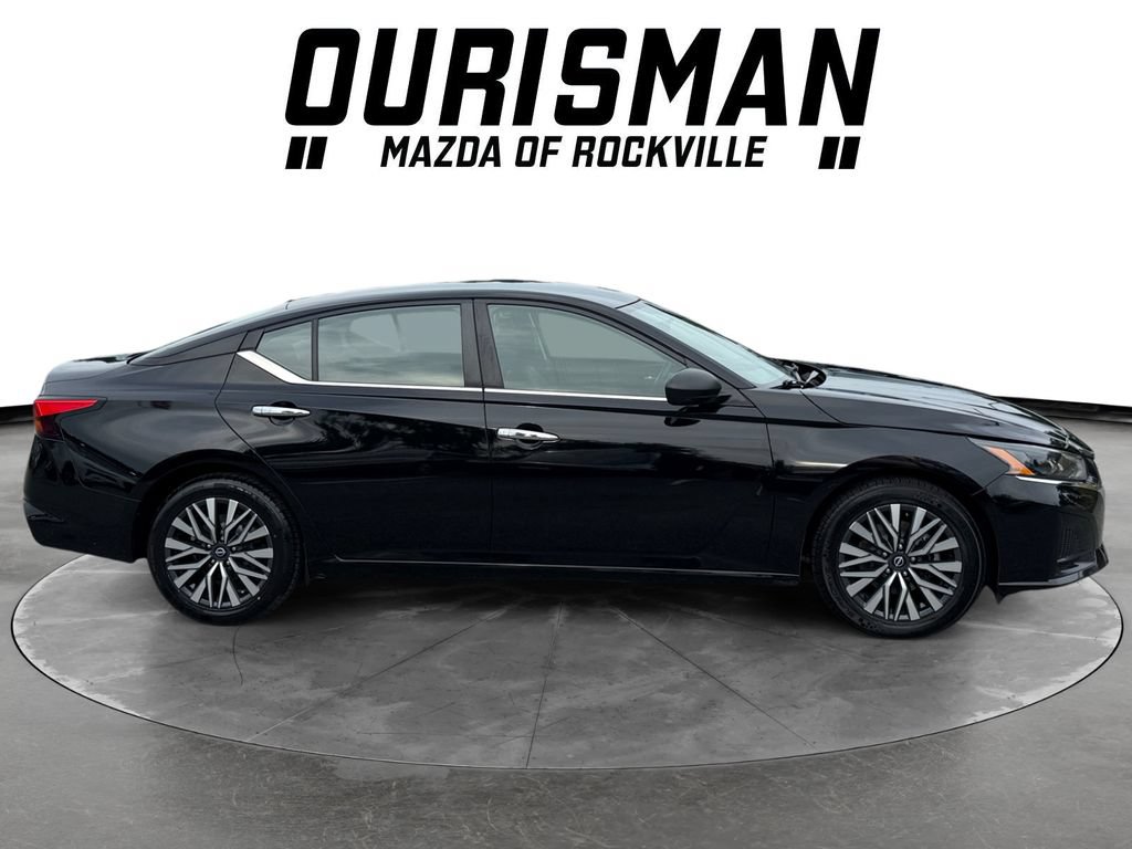 Used 2024 Nissan Altima 2.5 SV FWD image 7