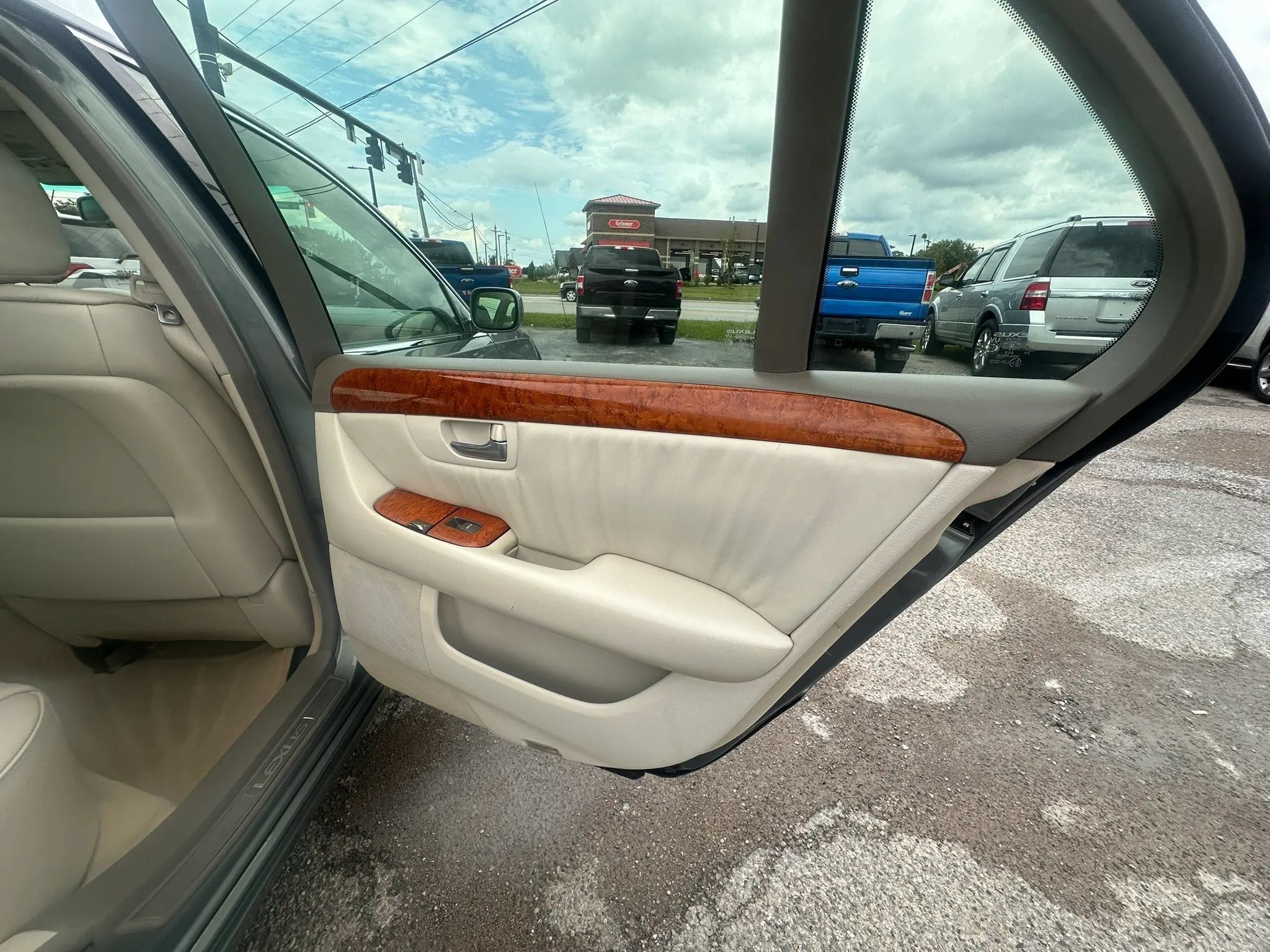 Used 2001 Lexus LS 430 RWD image 31