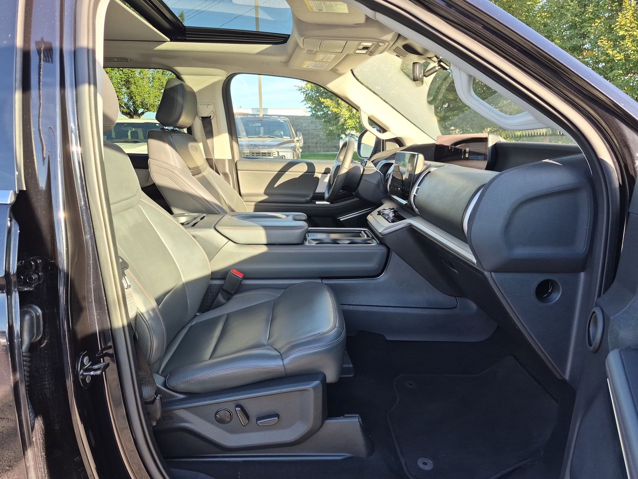 Used 2025 Ford Expedition Max Active AWD/4WD image 35