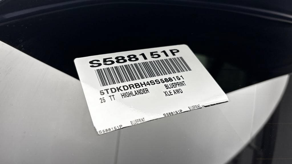 Used 2025 Toyota Highlander XLE AWD/4WD image 47